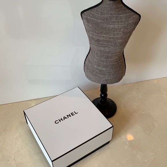 CHANEL empty gift box - Picture 9 of 9